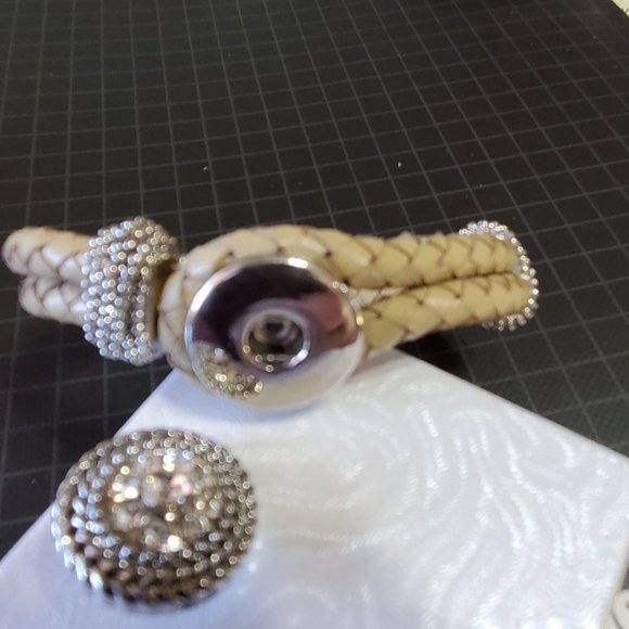 Ginger Snap/Interchangeable Button Snap Leather Noose Style Bracelet - Tan - Picture 3 of 5